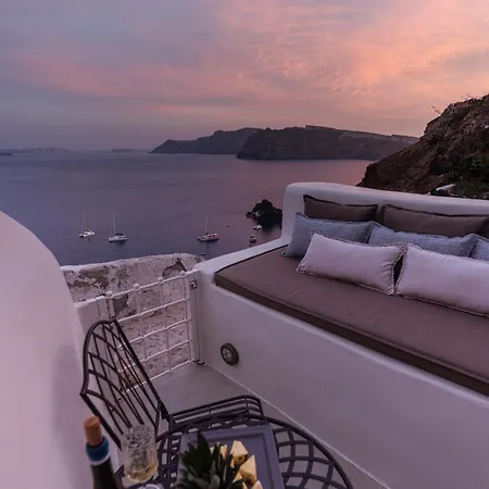 Blue Art Caves - Lunar Sea Oia (Santorini)