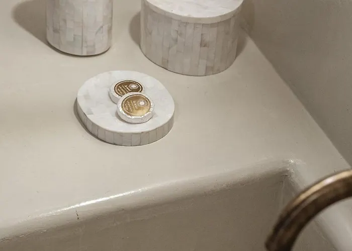 Blue Art Caves - Lunar Sea אויה