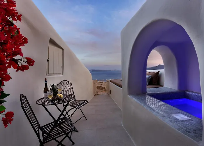 Blue Art Caves - Lunar Sea * Oia (Santorini)